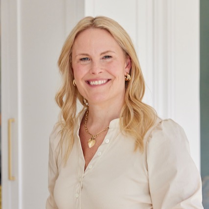 Headshot of Jennifer Farnum