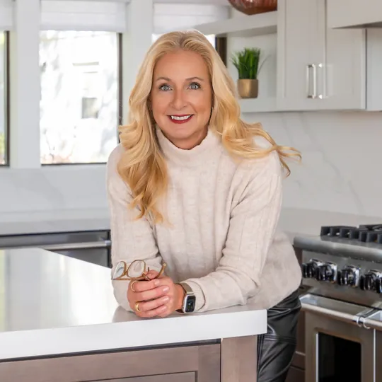 Lynda Gann, Agent in  - Compass