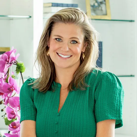 Jenny Becker, Agent in  - Compass