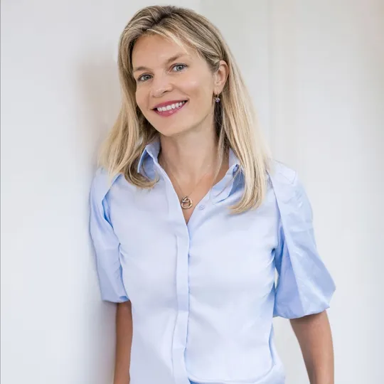 Irina Luck, Agent in  - Compass