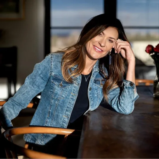 Alissa Peterson, Agent in  - Compass