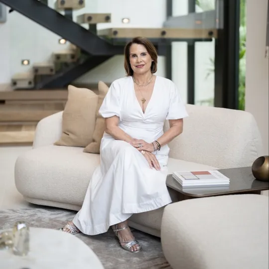 Ani Alexander, Agent in  - Compass