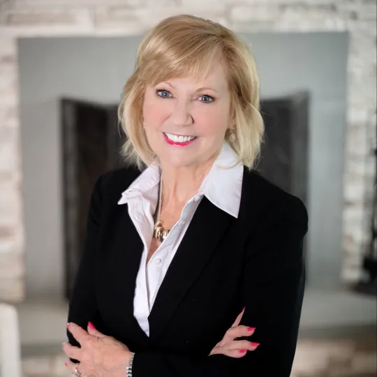 Susie Cruz, Agent in  - Compass