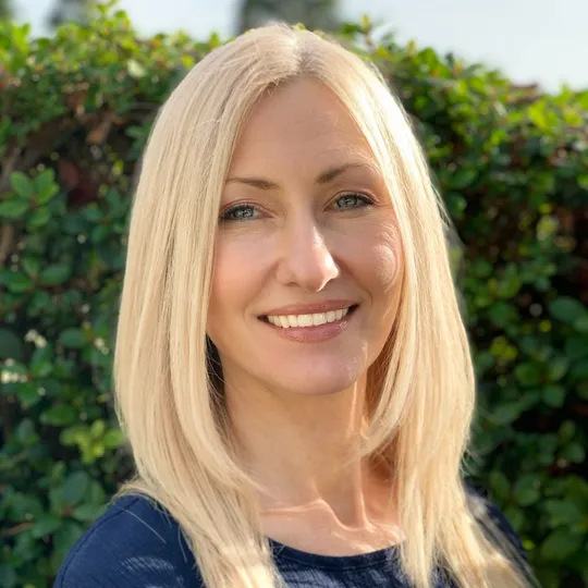 Violet Polonski, Agent in  - Compass