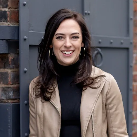 Rae McKee, Agent in  - Compass