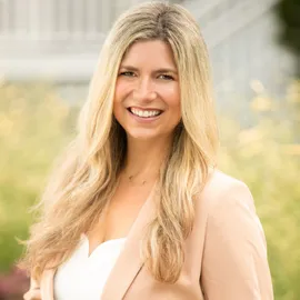 Meghan McNamara Roberts, Agent in  - Compass