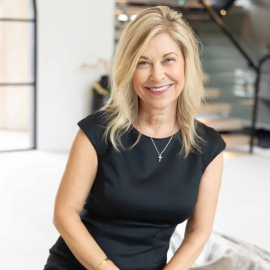 Lisa Kane, Agent in  - Compass