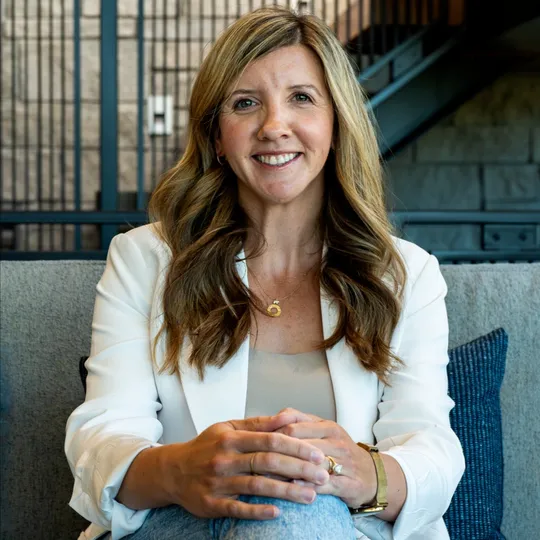 Kim Gillock, Agent in  - Compass