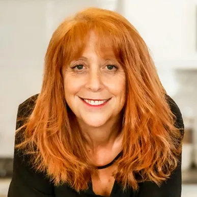 Lisa Ginsberg, Agent in  - Compass