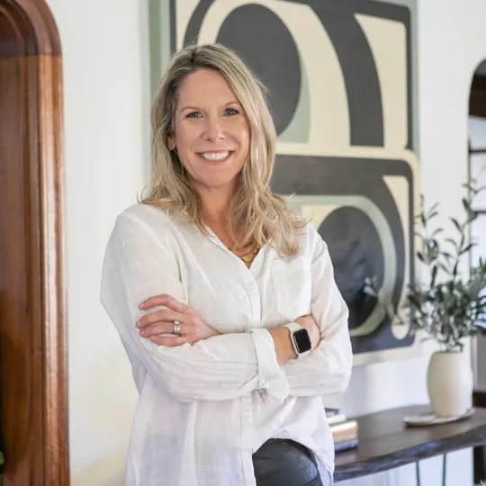 Kim Lombardi Becker, Agent in  - Compass