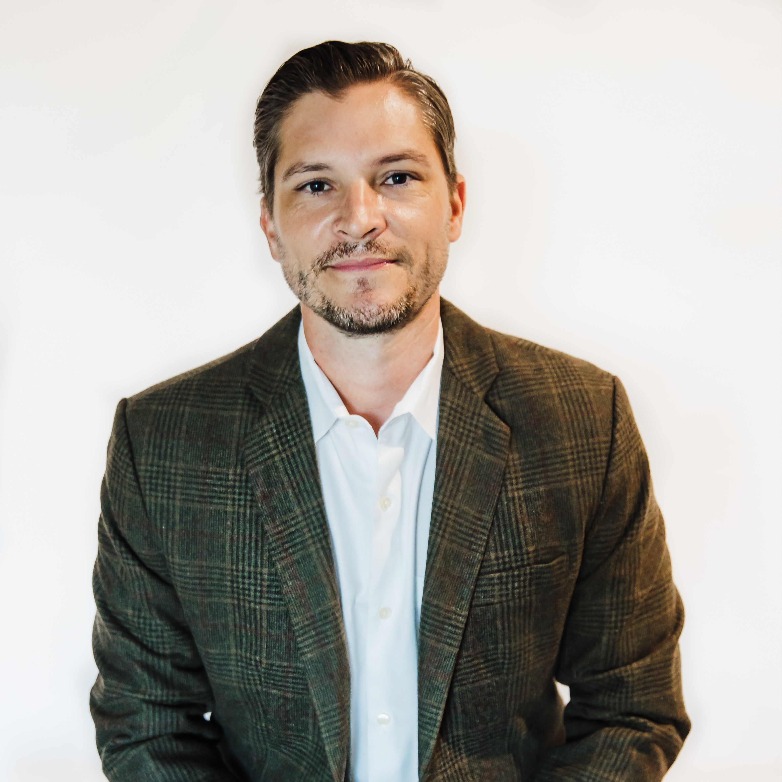 Headshot of Jason Howarth