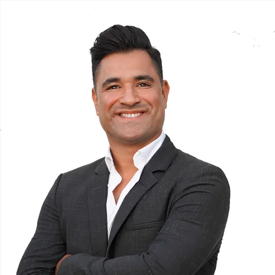 Guillermo Manzo, Agent in  - Compass