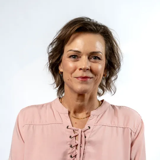 Romy Jacobson, Agent in  - Compass