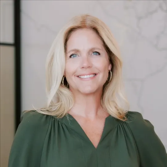 Christy Koenig, Agent in  - Compass