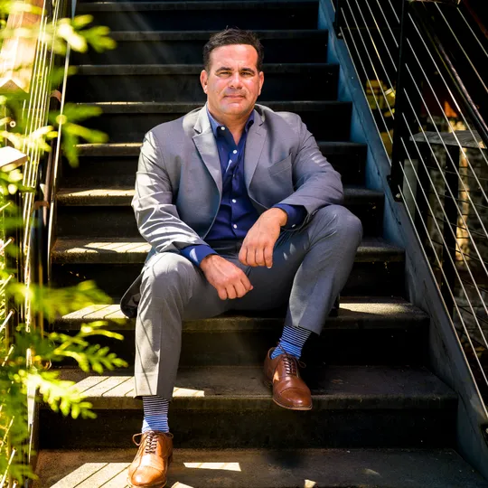 Justin Lucci, Agent in  - Compass