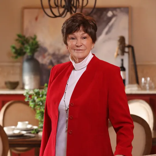 Midge Parker, Agent in  - Compass