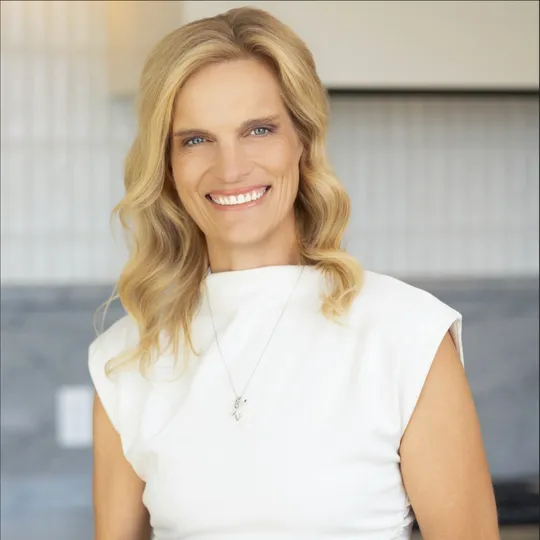 Natalie Williams, Agent in  - Compass