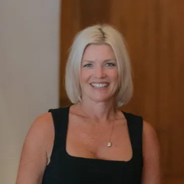 Julie Davis, Agent in  - Compass