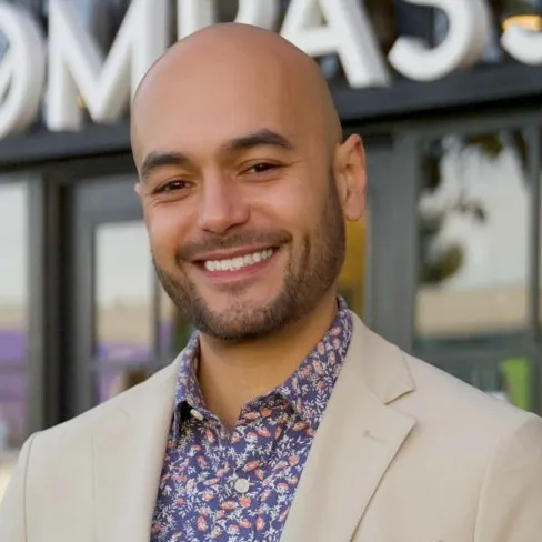 Paulo Serna, Agent in  - Compass