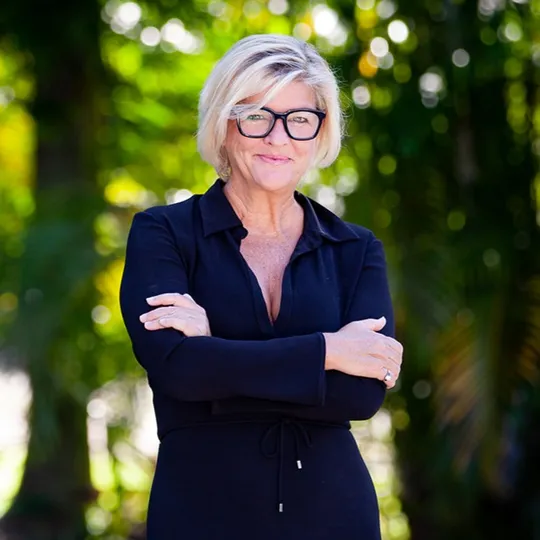 Mimi Hockman, Agent in  - Compass