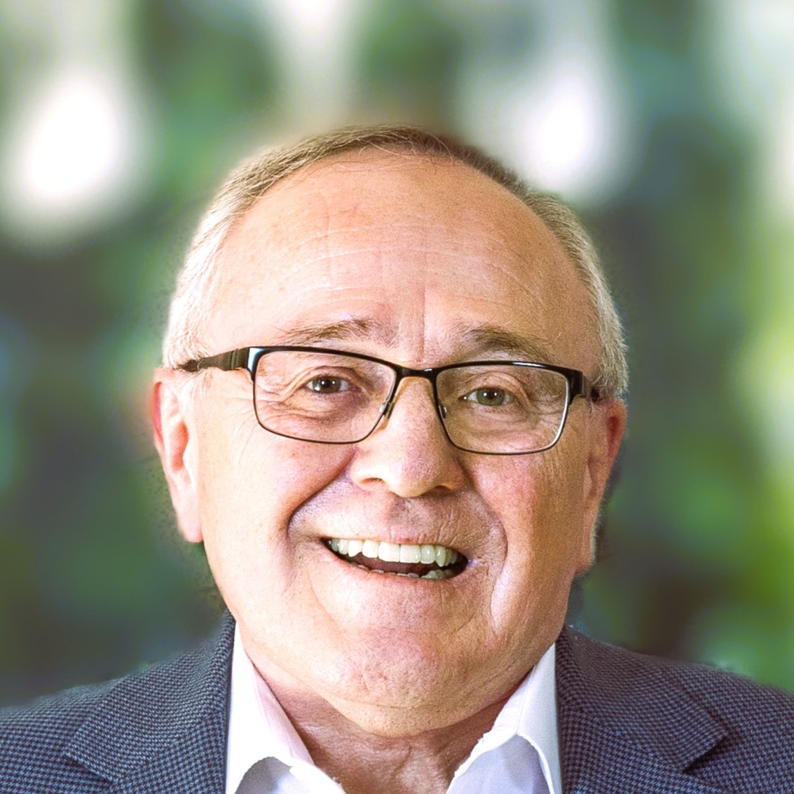 Headshot of Enrique Lizarazu