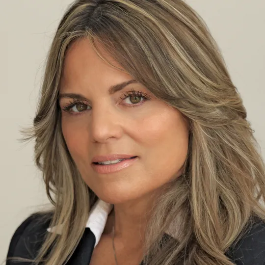 Tina Lizzio, Agent in  - Compass