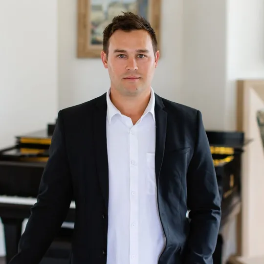 Devon Booth, Agent in  - Compass