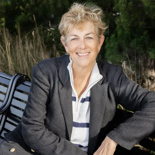 Meredith Laws, Agent in  - Compass