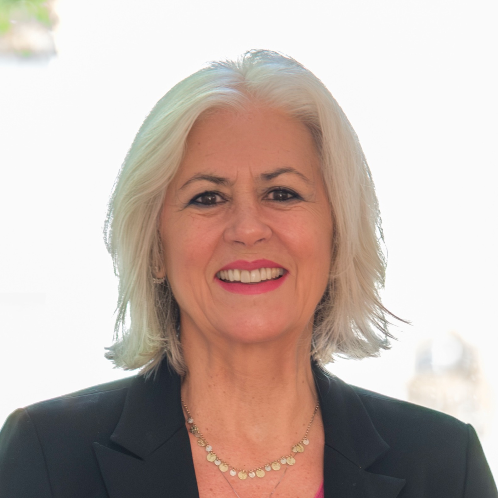 Headshot of Karen Lewis