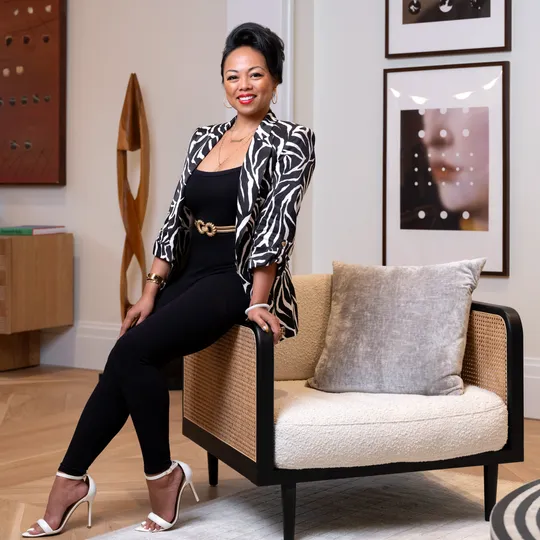 Kila Lamadora, Agent in  - Compass