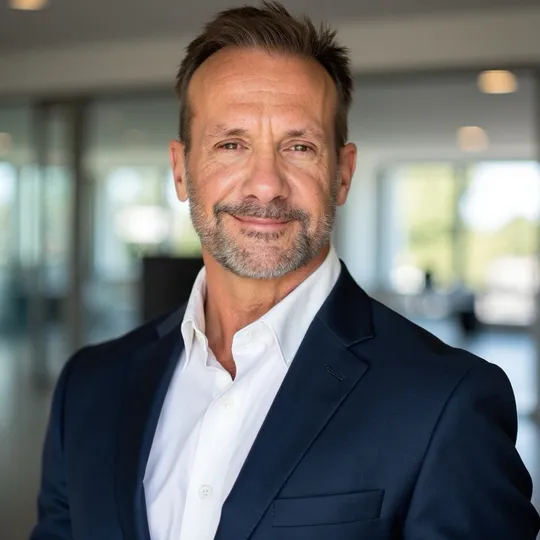 Tommy Hayes, Agent in  - Compass