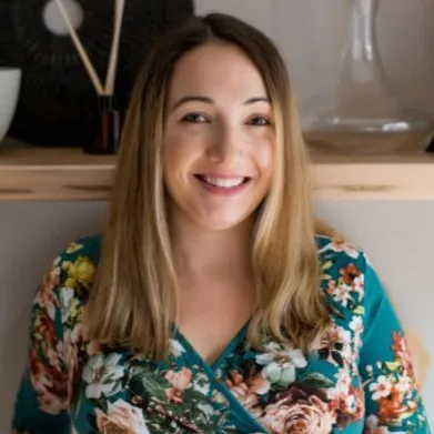 Stephanie Carlucci, Agent in  - Compass