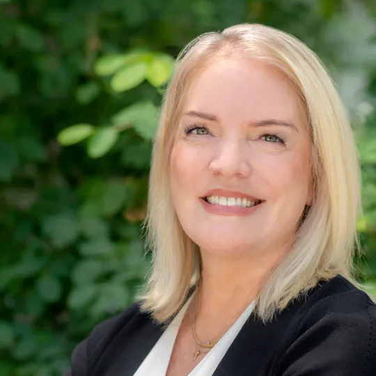 Jennifer Halm, Agent in  - Compass