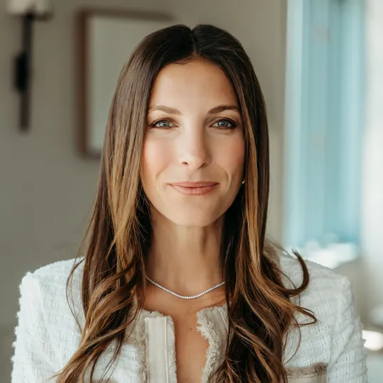Jacqueline Lotzof, Agent in  - Compass