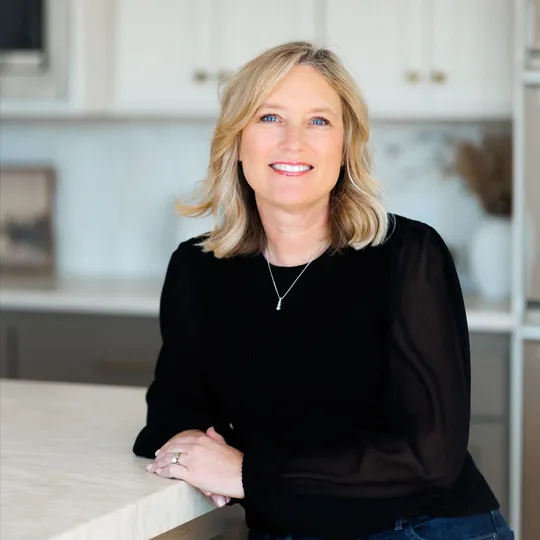 Amy Albert, Agent in  - Compass