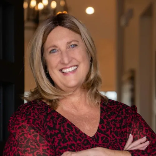 Cyndi Cummings, Agent in  - Compass