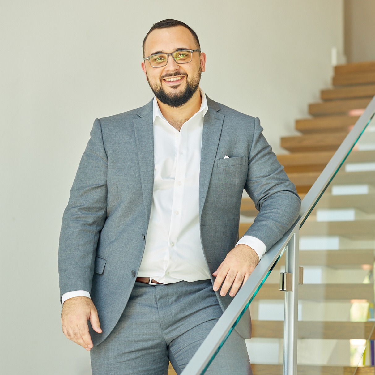 Headshot of Demitri De Varona