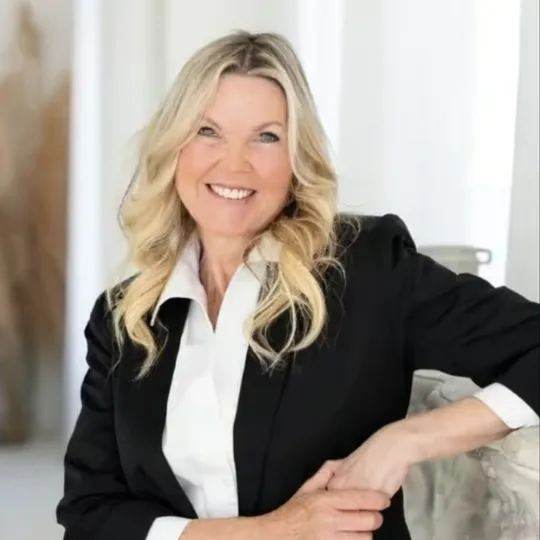 Andrea Niemiec, Agent in  - Compass