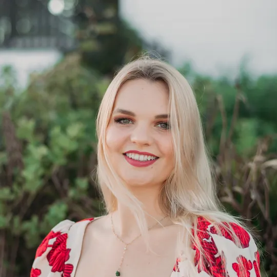 Claire Iverson, Agent in  - Compass