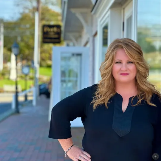 Kari Wagner, Agent in  - Compass