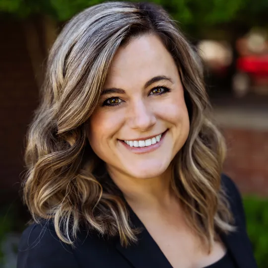 Shelby Krommenacker, Agent in  - Compass