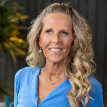 Beth Leonardo, Agent in  - Compass