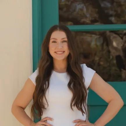 Sara Stys, Agent in  - Compass