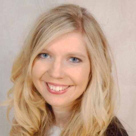 Headshot of Linzy Roux