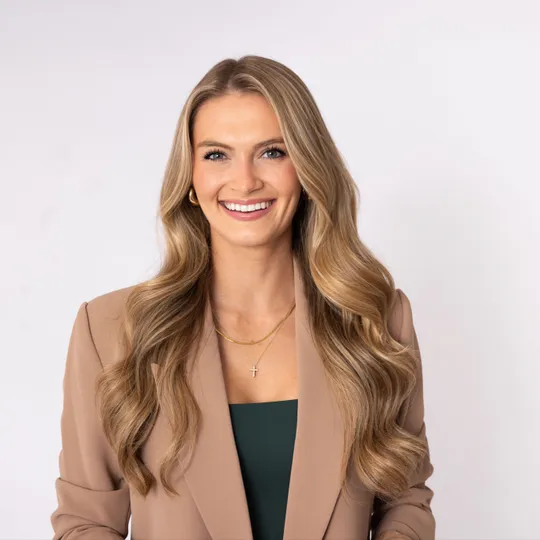 Arynn Johnson, Agent in  - Compass