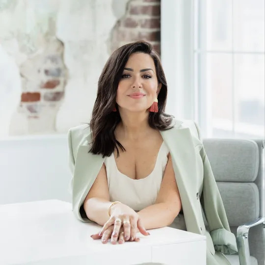 Thais Collins, Agent in  - Compass