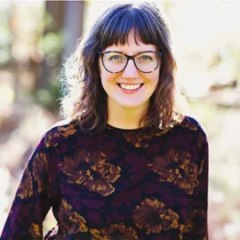 Hillary Kolos, Agent in  - Compass