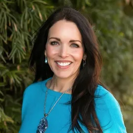 Julie Houston, Agent in  - Compass
