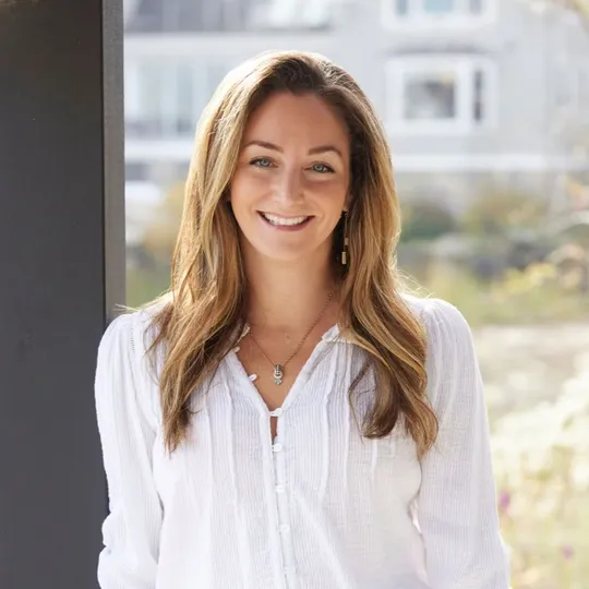 Zoe Hamann, Agent in  - Compass