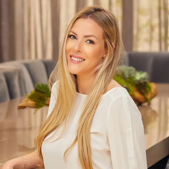 Linda Nilsen, Agent in  - Compass